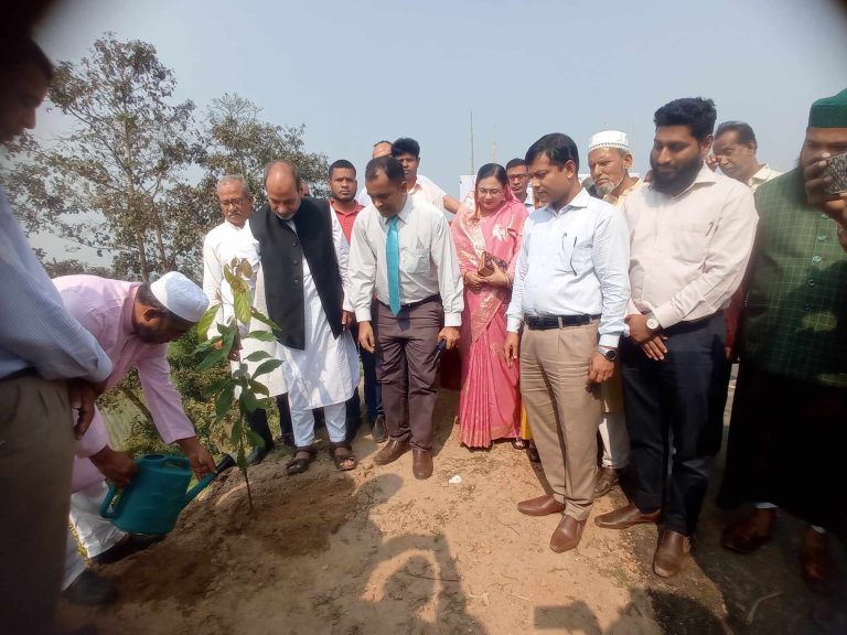 হবিগঞ্জ পৌরসভার ডাম্পিং স্টেশনে যাওয়ার রাস্তা ও বৃক্ষ রোপন অভিযান উদ্বোধন ॥ মুলতঃ জলাবদ্ধতা সৃষ্টি হয় বর্জ্যের কারনে,  আমরা হবিগঞ্জ পৌরসভার বর্জ্য ব্যবস্থাপনায় ডাম্পিং স্টেশন এবং রাস্তা নির্মাণ বাস্তবায়ন করেছি – আবু জাহির এমপি ॥