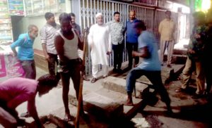 শহরে রাত্রিকালীন পরিচ্ছন্নতা কাজ পরিদর্শন করেছেন মেয়র আতাউর রহমান সেলিম