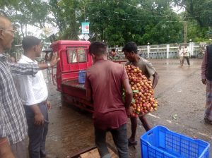 শহরের মুক্তিযোদ্ধা চত্ত্বর এলাকার ফুটপাতে উচ্ছেদ অভিযান চালিয়েছে হবিগঞ্জ পৌরসভা ##