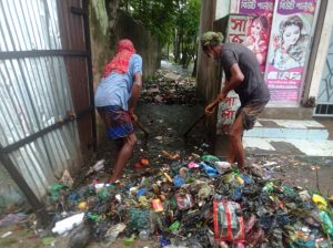 দুদিনের অবিরাম বর্ষণেও পৌরসভার পানি নিস্কাশনে পরিচ্ছন্নতা অভিযান অব্যাহত