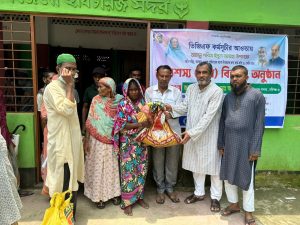 হবিগঞ্জ পৌরএলাকায় দরিদ্রদের মাঝে ভিজিএফের চাল বিতরণ করলেন মেয়র আতাউর রহমান সেলিম