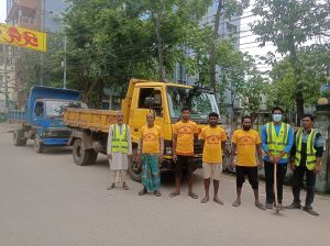 পবিত্র ঈদ উপলক্ষে শহরের বর্জ‍্য অপসারনে পৌরসভার পরিচ্ছন্নতা শাখার বিশেষ অভিযান পরিচালিত হয়।