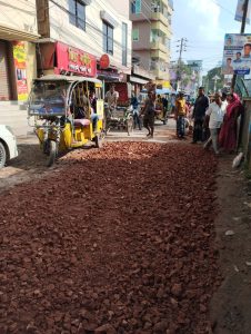 পূজাকে সামনে রেখে হবিগঞ্জ পৌরসভার ব্যাকরোডসহ বিভিন্ন রাস্তা মেরামত