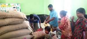 পবিত্র ঈদ-উল-ফিতরকে সামনে রেখে হবিগঞ্জ পৌর এলাকায় ভিজিএফ এর চাল বিতরণ করা হয়েছে