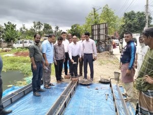 ৪৭ লাখ টাকা ব্যয়ে পৌর টাউন মডেল পুকুরের গাইড ওয়াল ও ওয়াকওয়ে নির্মাণ করছে হবিগঞ্জ পৌরসভা ॥উদ্বোধন করলেন জেলা প্রশাসক ড. মো: ফরিদুর রহমান ॥