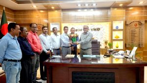 নবাগত জেলা প্রশাসক আবু হাসনাত মোহাম্মদ আরেফীনকে ফুলেল শুভেচ্ছা জানিয়েছে হবিগঞ্জ পৌরসভা