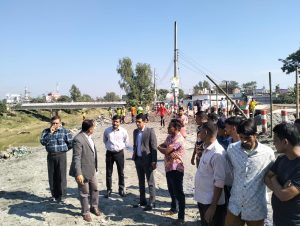 হবিগঞ্জ শহরের কিবরিয়া ব্রীজের পশ্চিমে খোয়াই নদীর পাড়ের আবর্জনা অপসারন করে পরিবেশের সৌন্দর্য্য ফিরিয়ে এনেছে হবিগঞ্জ পৌরসভা। গতকাল খোয়াই নদীর পাড়ের এই স্থানটি পরিদর্শন করেন হবিগঞ্জ পৌরসভার প্রশাসক মোঃ মঈনুল হক।