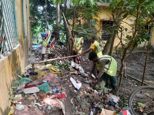 ডেঙ্গু প্রতিরোধে পৌরএলাকায় হবিগঞ্জ পৌরসভার পরিচ্ছন্নতা অভিযান অব্যাহত। 4-10 অক্টোবর।। শারদীয় দুর্গাপূজাকে সামনে রেখে মন্ডপগুলোর আশপাশেও পরিচালিত হয় পরিচ্ছন্নতা অভিযান।