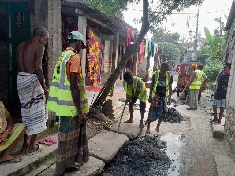 আসন্ন শারদীয় দুর্গাপূজাকে সামনে রেখে এবং ডেঙ্গু প্রতিরোধে পরিচ্ছন্নতার কর্মসূচী অব্যাহত হবিগঞ্জ পৌরসভার..